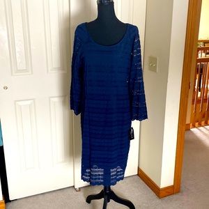 NWT, Navy blue lace, scoop neck, lace arms, lined, gold zip back. Size 16